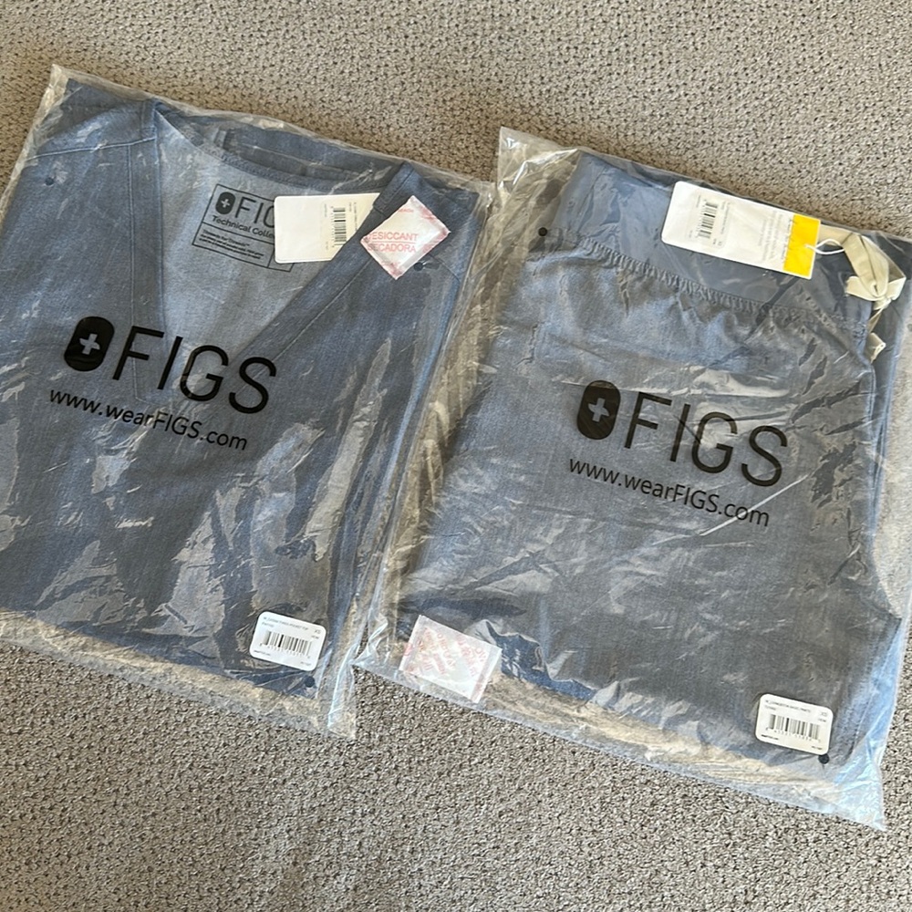 NWT Figs Set XS
